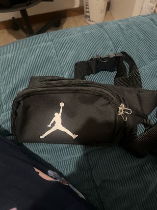 Riñonera Jordan Negra
