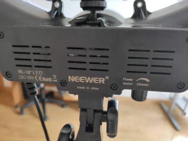 Aro de Luz Neewer 48cm 55W 5600K con Trípode