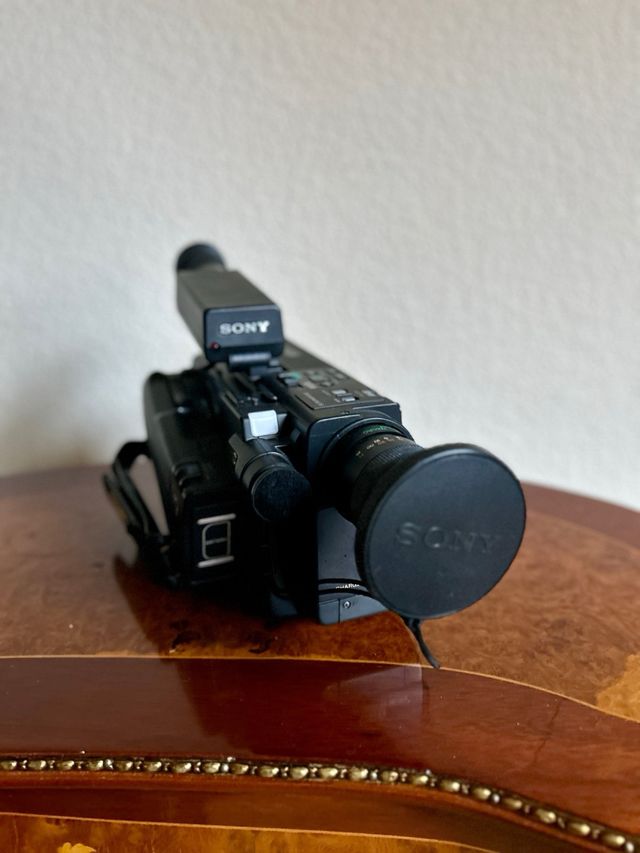 Sony Handycam CCD-V30E Video Camera