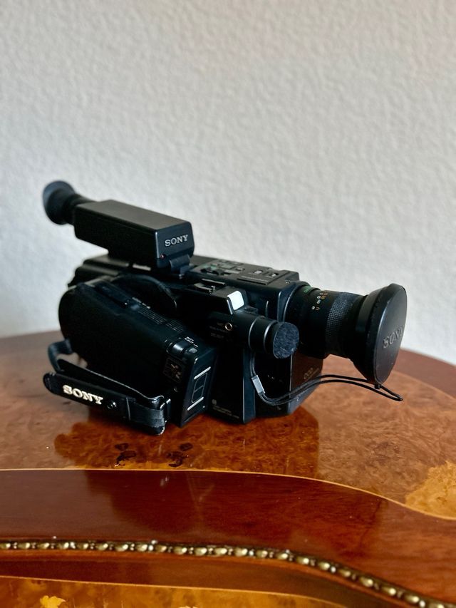 Sony Handycam CCD-V30E Video Camera