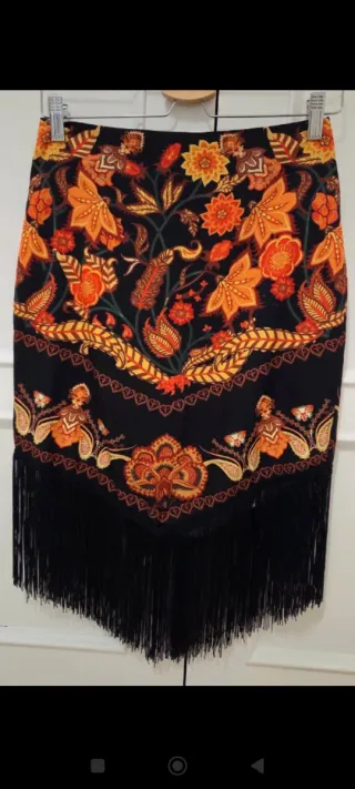 Falda negra con flecos y flores S
