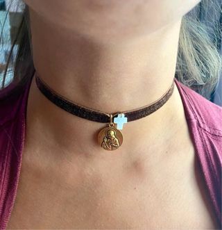 Gargantilla terciopelo y medalla escapulario acero