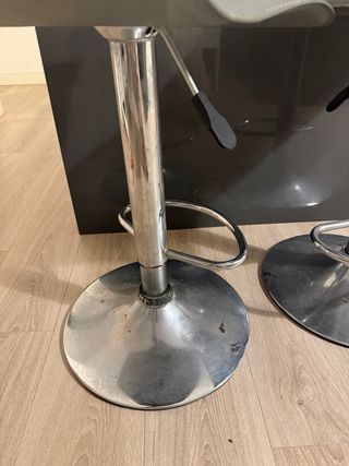 Taburetes hidráulicos grises (4 unidades)