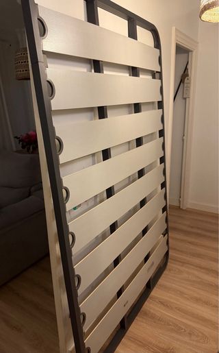 somier con patas, en muy buen estado como nuevo.