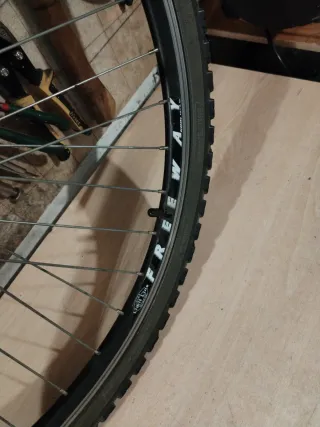 Rueda Delantera( 26)MAVIC.MODEL QUANDO!