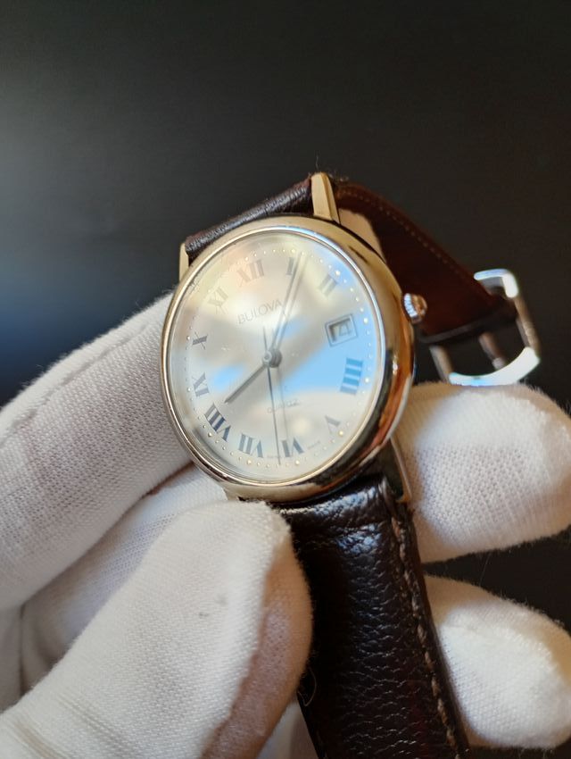Reloj Bulova Cuarzo Marrón y Dorado