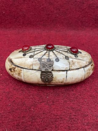 Caja Joyero Artesanal Hueso y Piedras Rojas