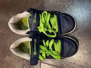 Zapatos con ruedas Heelys azules y verdes