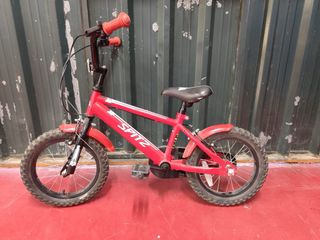 Bicicleta infantil roja