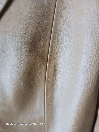 Chaqueta de piel marrón tipo blazer