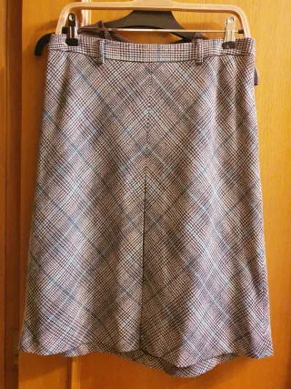 Conjunto falda acampanada cuadros y top con encaje