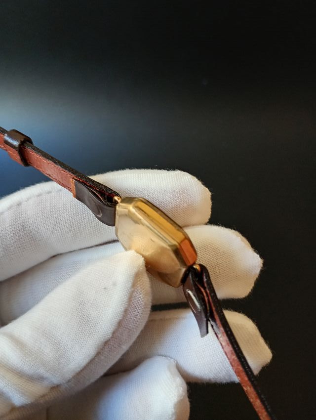 Reloj de pulsera vintage de plata con esmalte azul