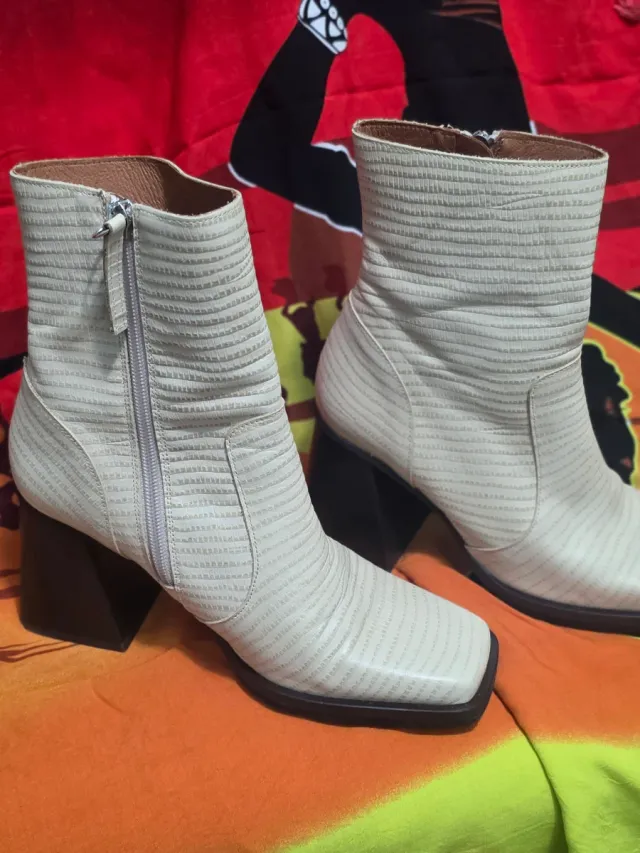 Botines Ángel Alarcón Beige Marrón