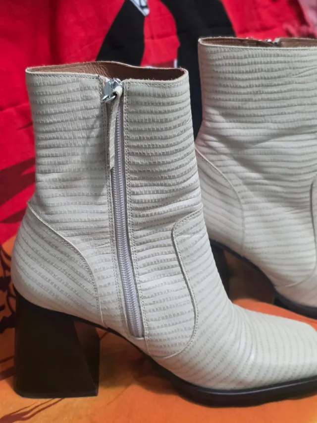 Botines Ángel Alarcón Beige Marrón