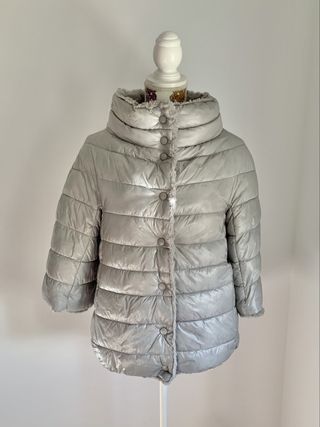 Cazadora acolchada reversible color plata. Talla S
