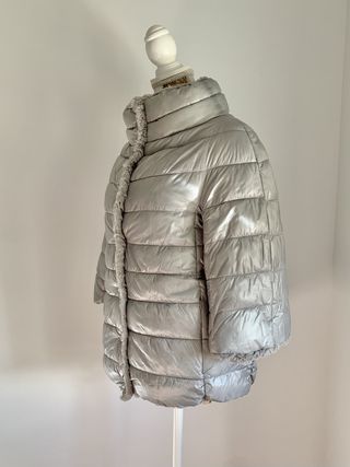 Cazadora acolchada reversible color plata. Talla S