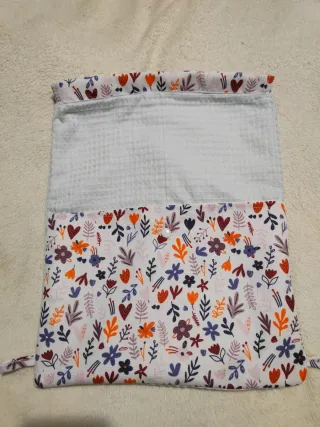 Mochila infantil con estampado floral