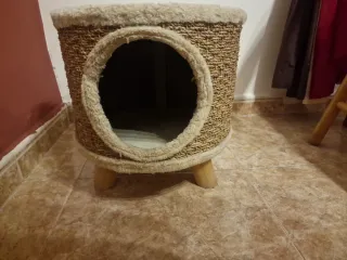 Cama para gato tipo cueva tejida