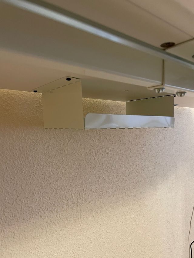 Escritorio Elevable ErGear, Lampará, y Soporte