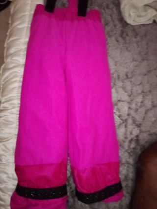 Pantalones de esquiar con tirantes fucsia