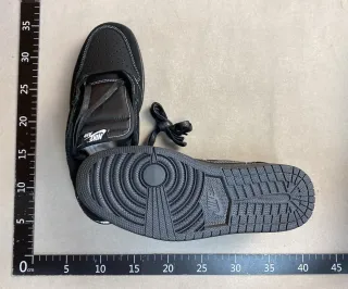 Jordan 1 Travis Scott Negro