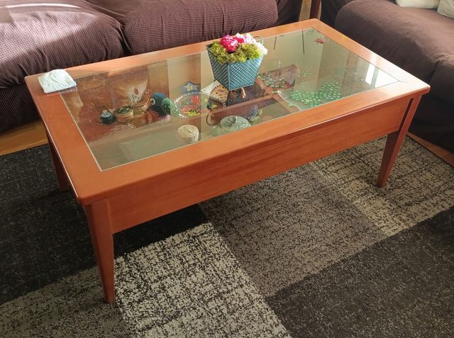 Mesa de centro de madera y cristal