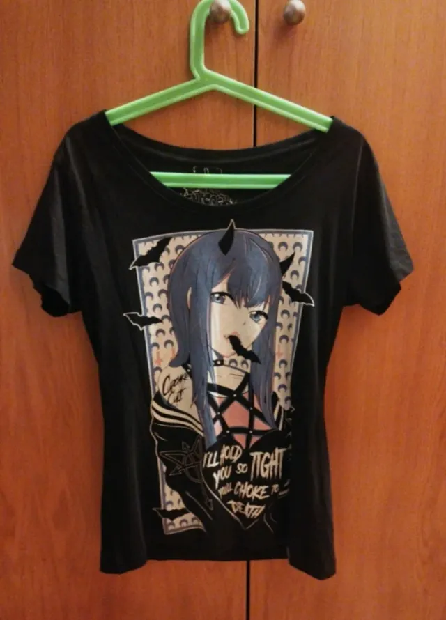 Camiseta Anime Madame Chocolate Negra