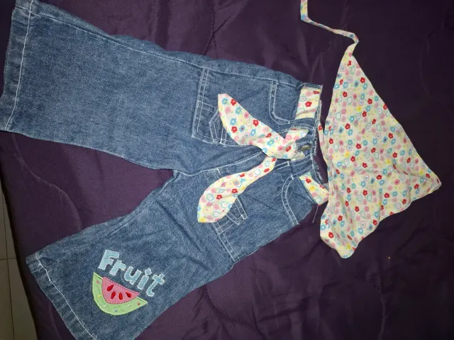 Conjunto vaquero y pañuelo estampado a juego