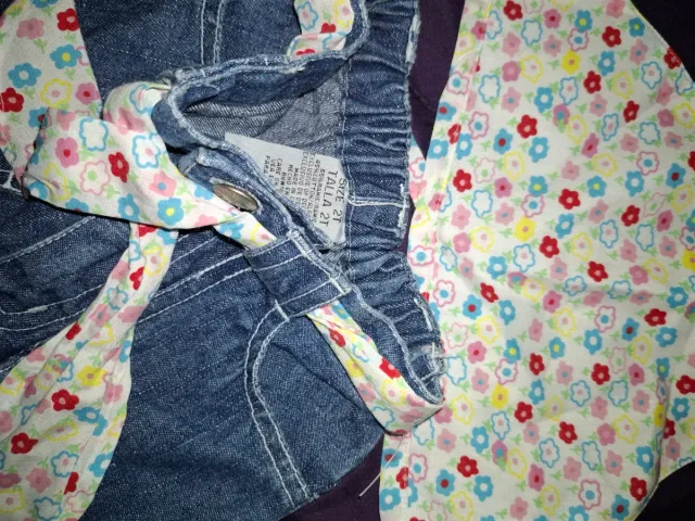 Conjunto vaquero y pañuelo estampado a juego