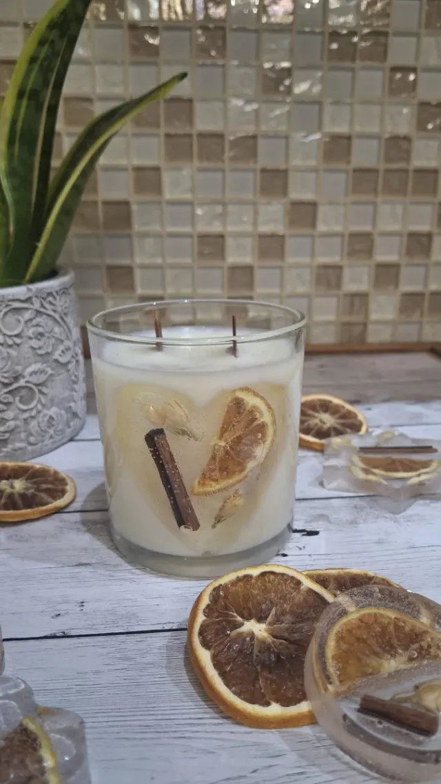 Candela in cera di soia con arancia e cannella