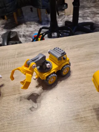 Camión de juguete excavadora y volquete