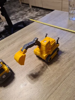 Camión de juguete excavadora y volquete