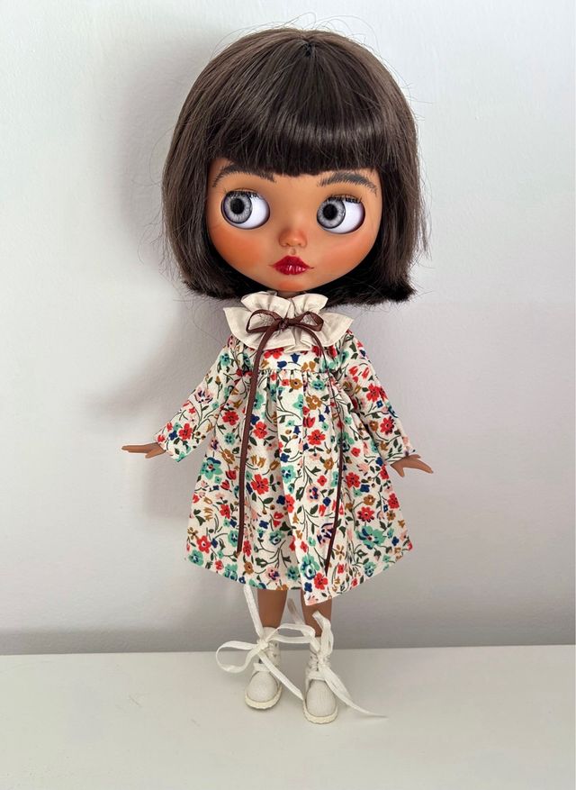 Vestido Blythe floral con cuello volante