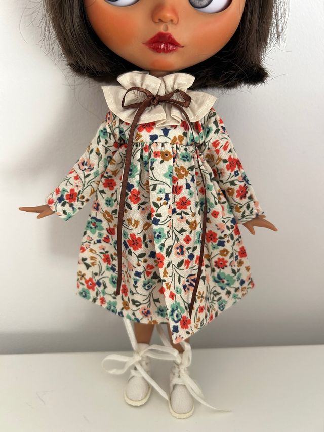 Vestido Blythe floral con cuello volante