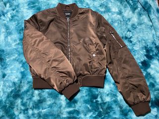 Cazadora bomber Pull&Bear marrón corta T.M