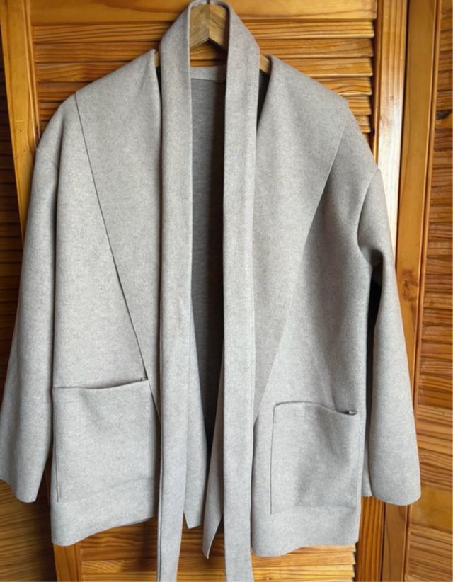 Abrigo paño beige nuevo