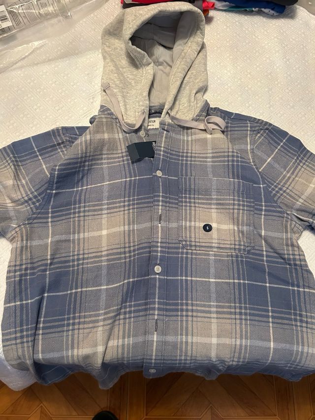 Sobrecamisa Hollister con capucha Talla S