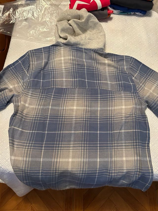 Sobrecamisa Hollister con capucha Talla S