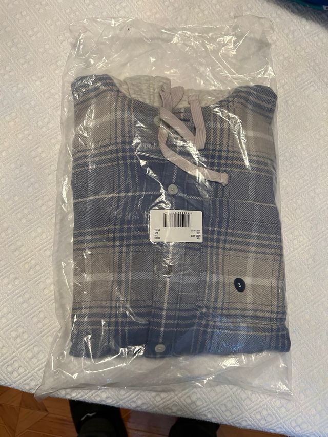 Sobrecamisa Hollister con capucha Talla S