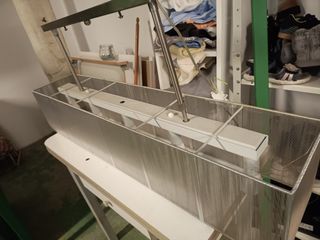 Lámpara moderna plateada y blanca