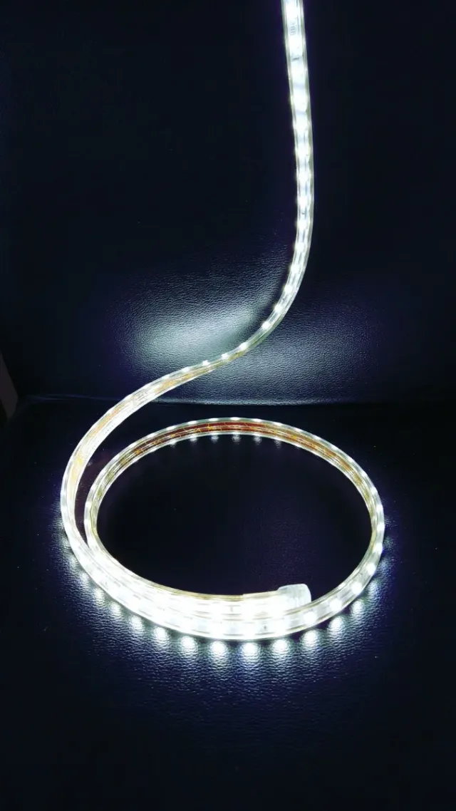 Tira LED 220v 5050 3m Blanco Frío con interruptor