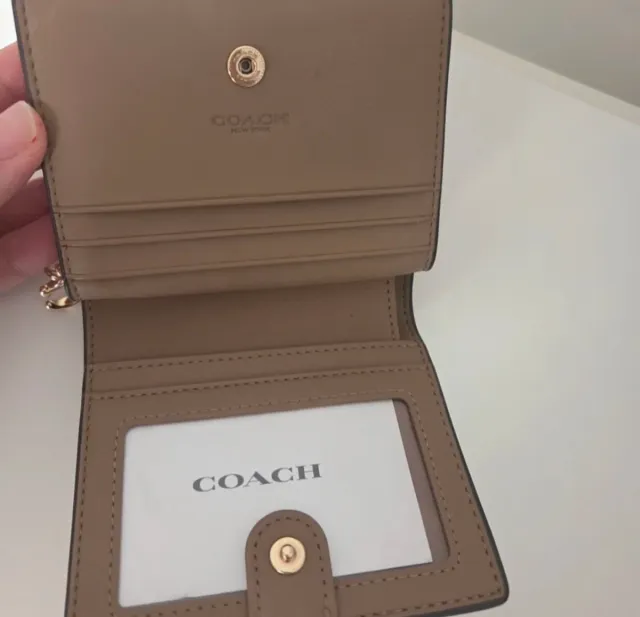Cartera Coach Beige y Dorada