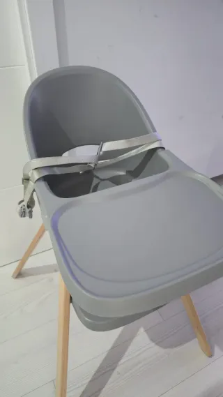 Trona Twistshake en gris con cojín