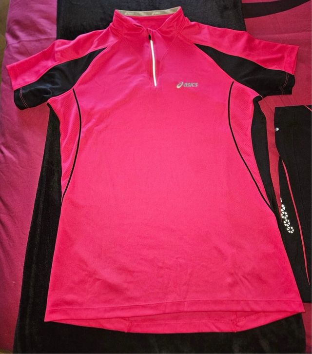 Conjunto deportivo Asics: Mallas y camiseta