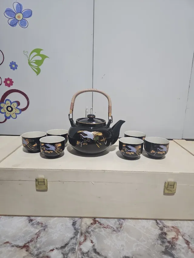 Juego de té japonés negro y dorado