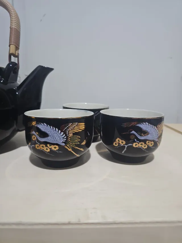 Juego de té japonés negro y dorado