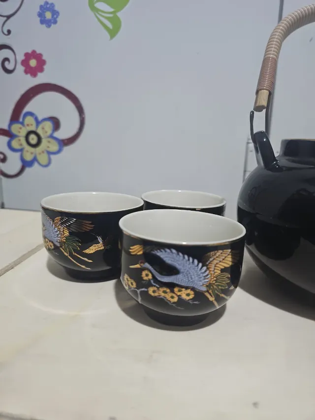 Juego de té japonés negro y dorado