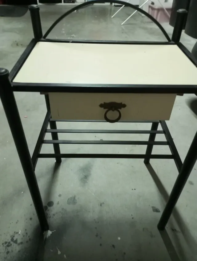 Mesilla forja y madera beige y negra