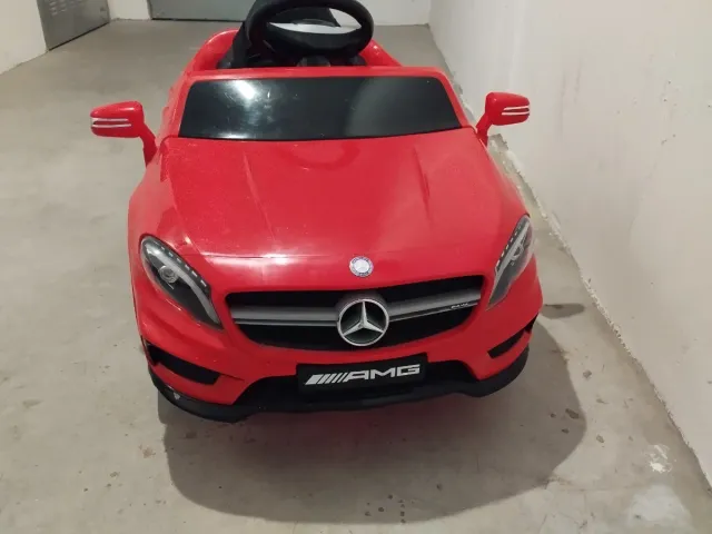 Coche eléctrico infantil rojo