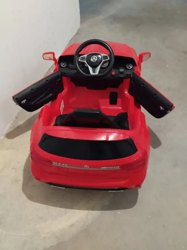 Coche eléctrico infantil rojo